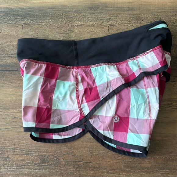 Lululemon plaid speed shorts 2 - Picture 2 of 4